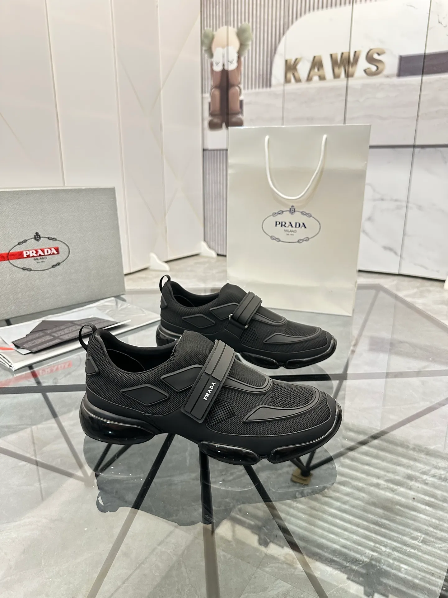 Men's shoes for sale 💰: 💰P500¥ High-end top quality Product trademark: Prada *"Prada*" low-top casual shoes Regular size: 38-45 (can be customized to 46) One size larger Product materials: imported breathable fly weave upper, professional glue-making process, breathable lining, cowhide foot pads, original outsole. No.: 001